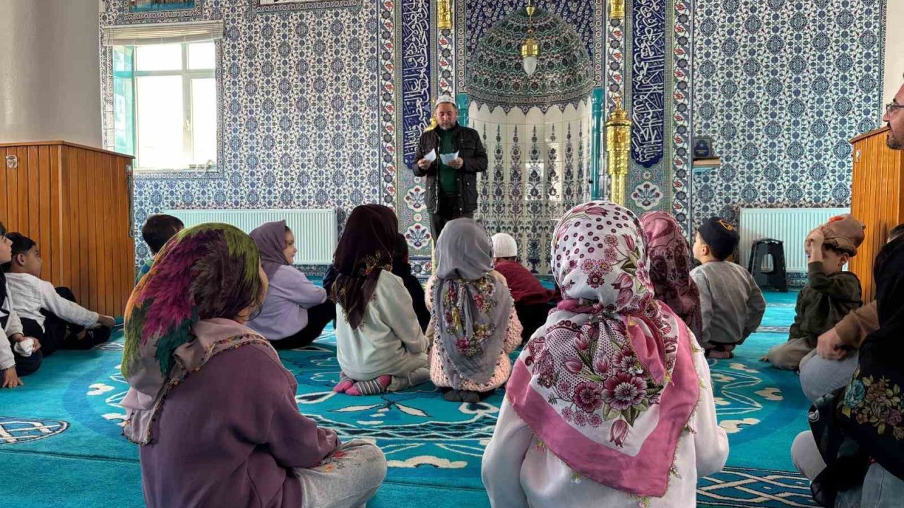 Anaokulu öğrencileri Fatih Camii’ni ziyaret etti