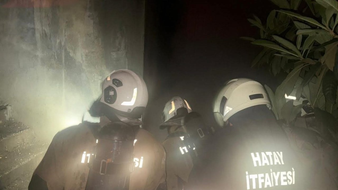 Antakya’da binanın bodrum katında yangın