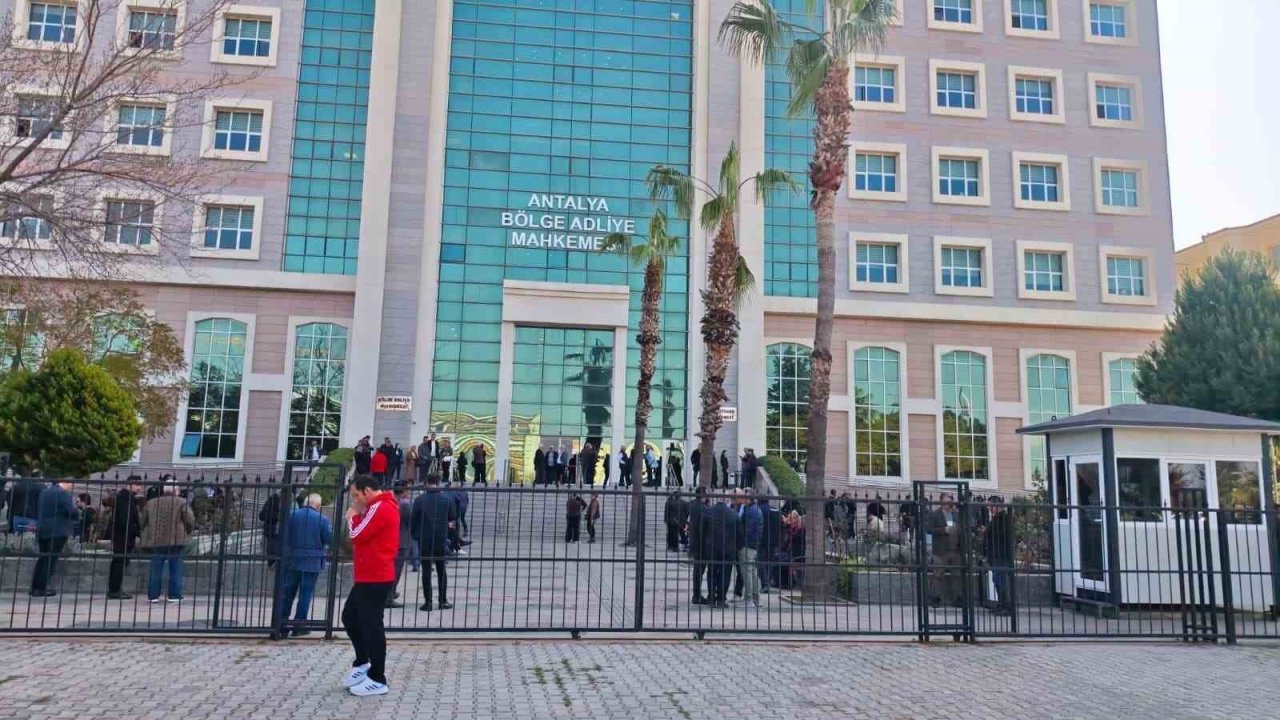 Antalya Büyükşehir Belediyesi yolsuzluk ve rüşvet davasında 2’nci gün: Tutuksuz sanıkların savunmaları alınmaya devam ediliyor