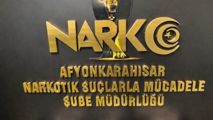 Aracın tamponuna zulalanmış uyuşturucu böyle bulundu