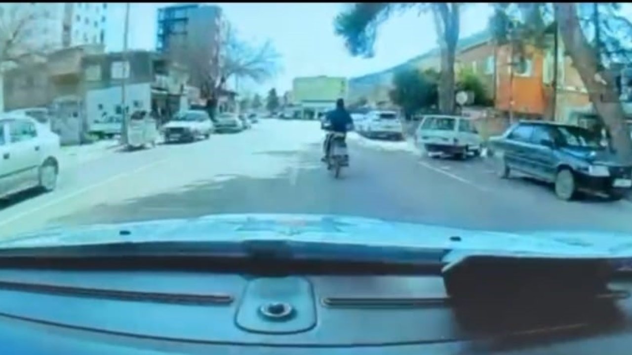Aranan firari motosiklet sürerken polise yakalandı