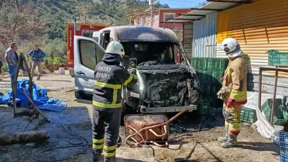 Arsuz’da minibüs yangını