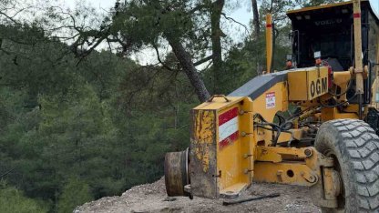 Aşırı basınçla fırlayan lastiğin çarptığı kadın uçurumdan düşerek hayatını kaybetti