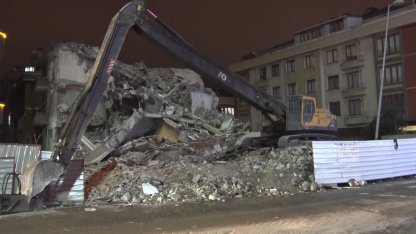 Avcılar’da kentsel dönüşüm kapsamında yapılan yıkım kontrolden çıktı, o anlar kamerada