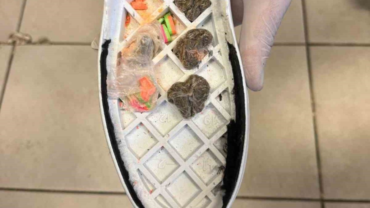 Ayakkabı tabanına zulalanmış uyuşturucu ele geçirildi