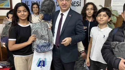 Aydın İl Halk Kütüphanesi’nden öğrencilere çanta hediyesi