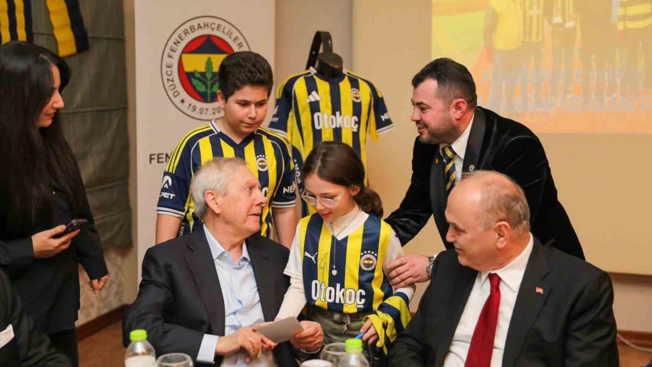 Aziz Yıldırım iftarını Düzce Fenerbahçeliler ile yaptı