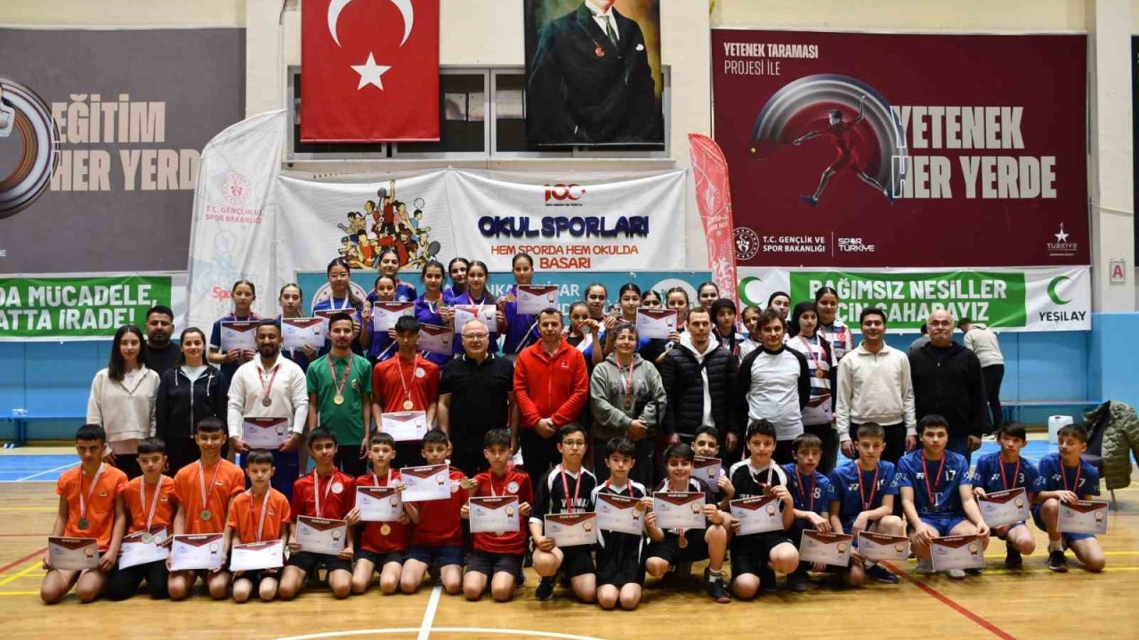 Badminton Yıldızlar Grup Müsabakaları sona erdi
