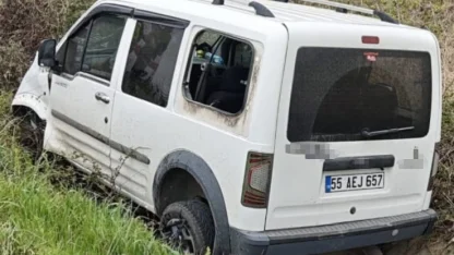 Bafra’da su kanalına düşen aracın sürücüsü yaralandı