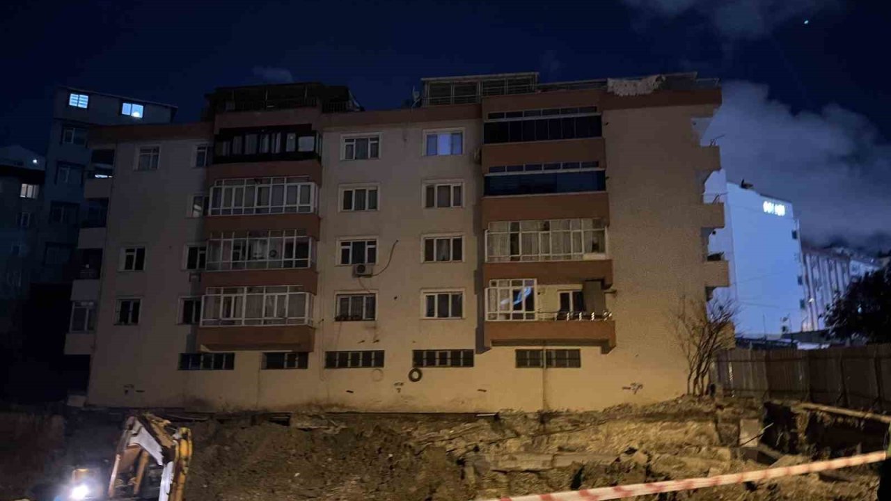 Bahçelievler’de inşaat çalışmasında zemininde boşluk oluşan 4 katlı bina mühürlendi