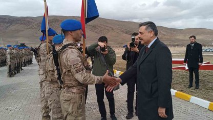 Bakan Çiftçi, asker ve vatandaşlarla bayramlaştı