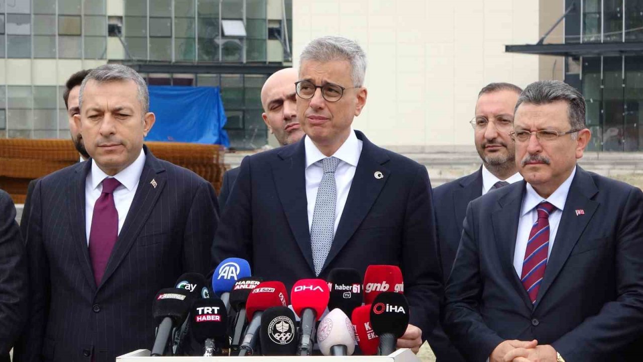 Bakan Memişoğlu Trabzon Şehir Hastanesi için "Kayıyor" eleştirilerine cevap verdi