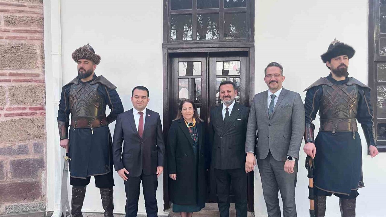 Bakan Yardımcısı Madak, Ertuğrulgazi Türbesi’ni ziyaret etti