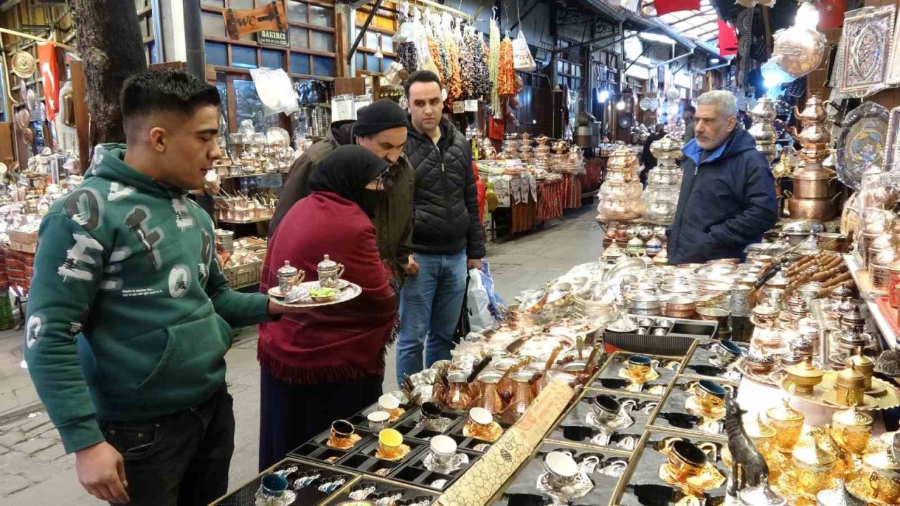 Bakır ustalarının bayram öncesi yoğun mesaisi