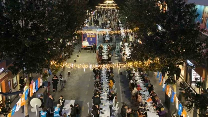 Balıkesir’de 10 bin kişi caddede iftarda buluştu