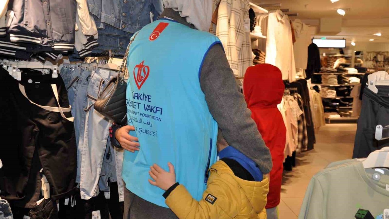 Balıkesir’de yetimler bayramlık sevinci yaşadı