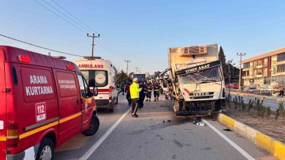Balıkesir’deki kamyon ile traktör çarpıştı: 2 yaralı