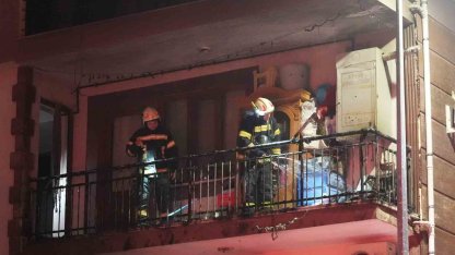 Balkondaki kombiden çıkan yangın mahalle sakinlerini korkuttu