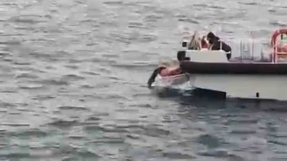 Bartın’da kıyafetleriyle denize giren kadını sahil güvenlik ekipleri kurtardı