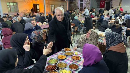 Başkan Arslan son iftarda Çamlıbel gençlerinin gönül sofrasına konuk oldu