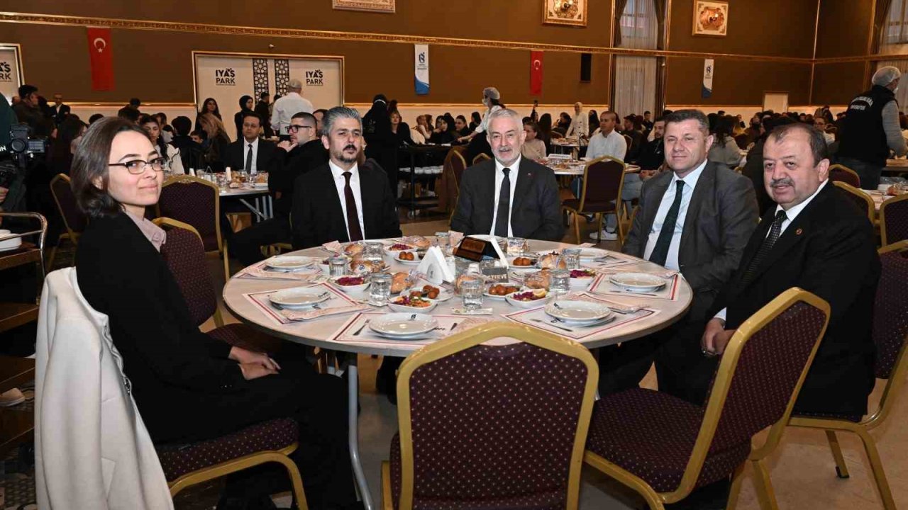 Başkan Başdeğirmen, üniversiteli gençlerle iftarda buluştu