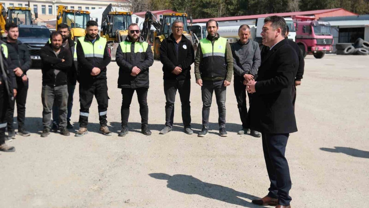 Başkan Dökmeci’den yüzleri güldüren bayram ikramiyesi