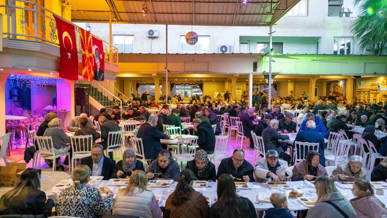 Başkan Eşki Makedonya göçmenlerinin iftar sofrasına konuk oldu