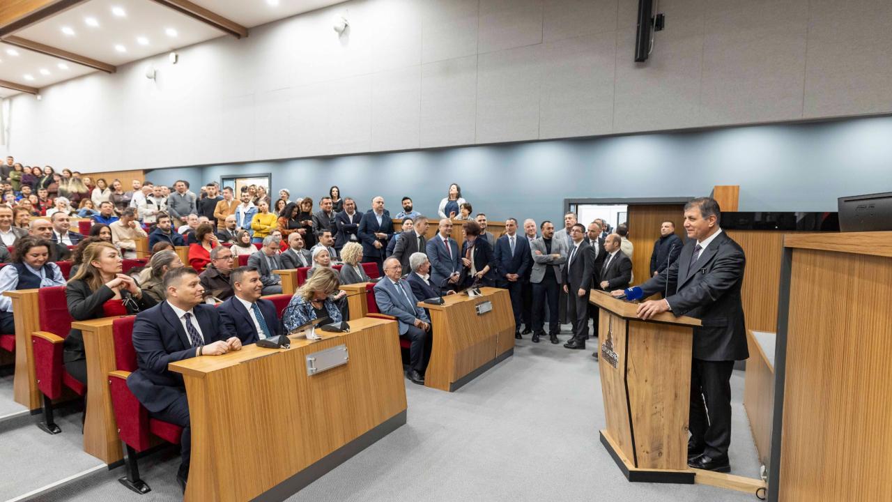 Başkan Tugay Büyükşehir Belediyesi personeliyle bayramlaştı “İzmir’i birlikte büyüten büyük bir aileyiz”