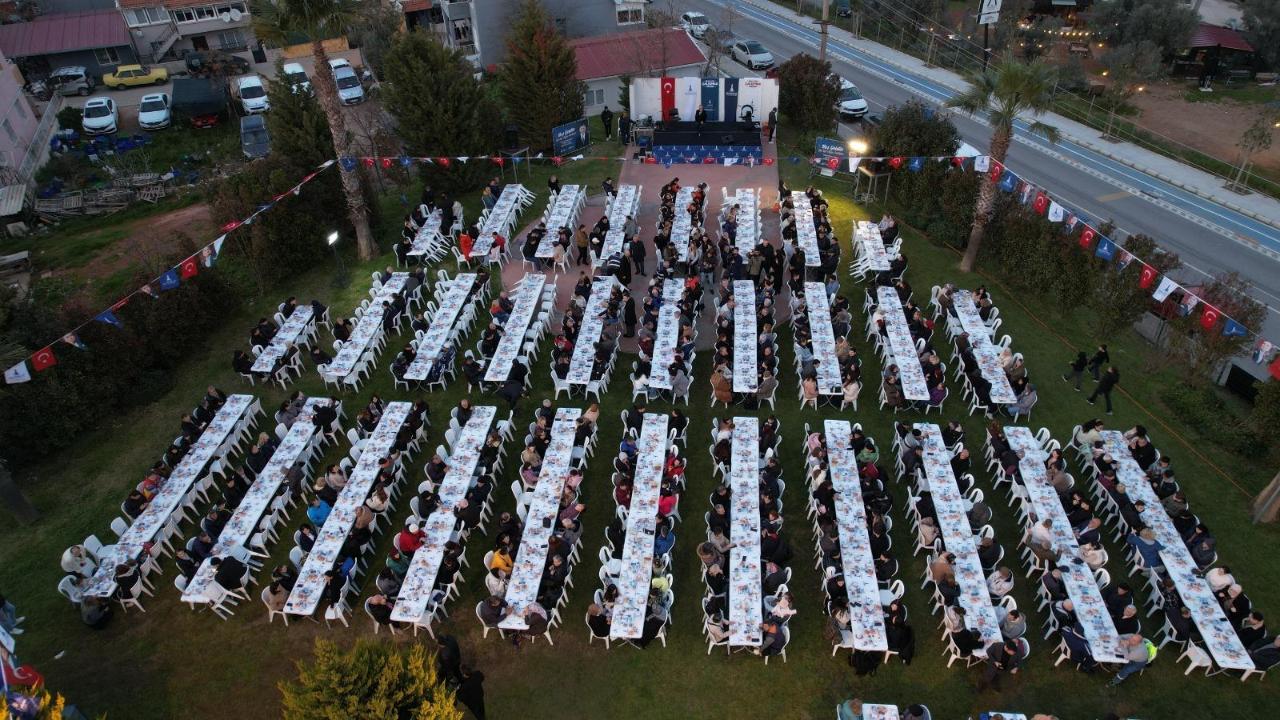 Başkan Tugay Güzelbahçelilerle iftarda buluştu  “Zorlukları birlikte aşarız”