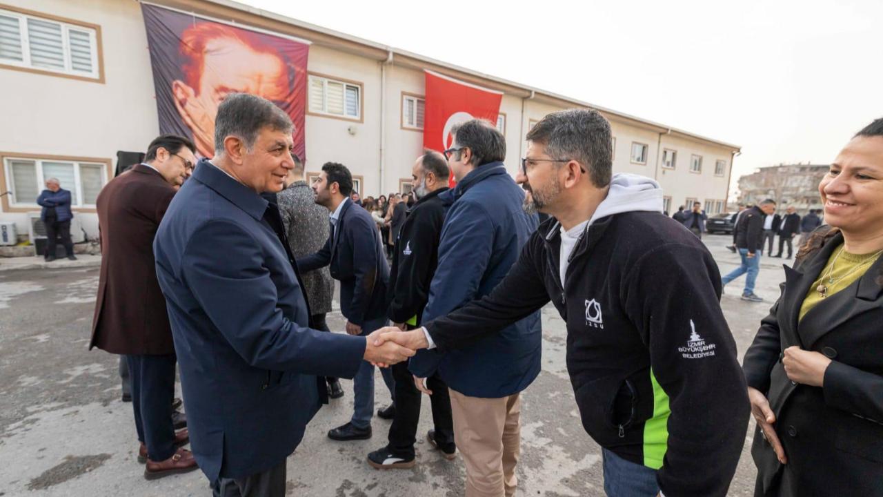 Başkan Tugay, İZSU personeli ile bayramlaştı “İZSU bizim gururumuzdur”