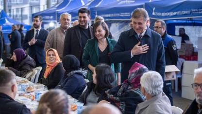 Başkan Tugay Kadir Gecesi’nde birlik ve beraberliğe vurgu yaptı “Ayrışmadıkça başa çıkamayacağımız hiçbir şey yok”