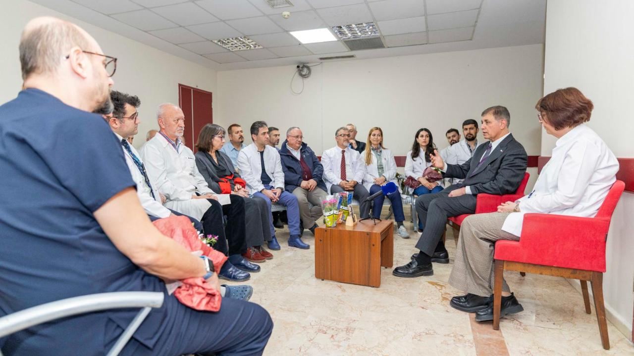 Başkan Tugay, meslektaşlarıyla Tıp Bayramı’nı kutladı