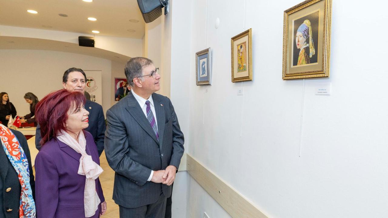 Başkan Tugay’dan sağlık emekçilerine teşekkür