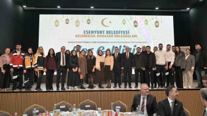Başkan Vekili Aksoy, sağlık çalışanlarıyla iftarda buluştu