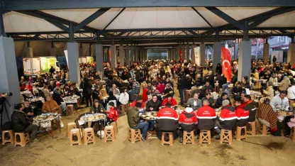 Başkan Yalım, Atatürk Mahallesi’nde yüzlerce vatandaşla iftar sofrasında bir araya geldi