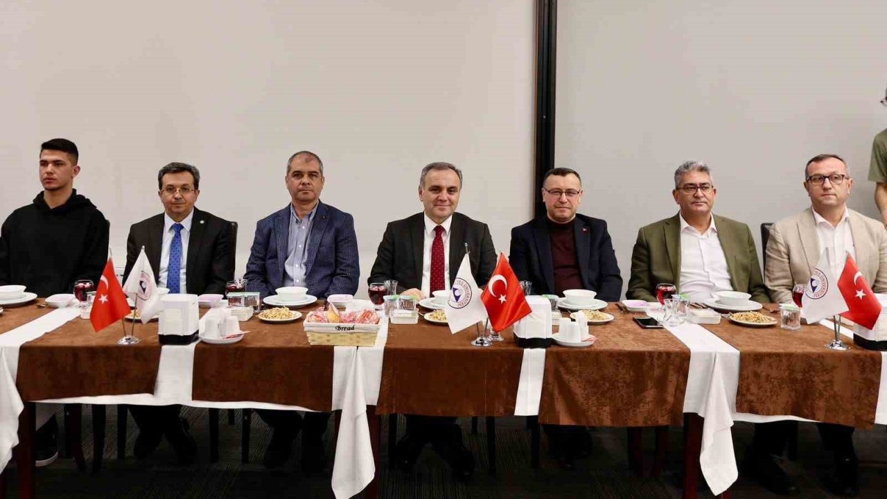 Başsavcı Korkmaz ve Rektör Prof. Dr. Altun, özel ihtiyaçlı öğrenciler ile iftar yaptı