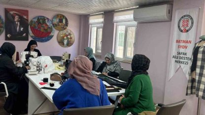 Batman’da kadınlar ilmek ilmek geleceği dokuyor