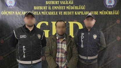 Bayburt’ta göçmen kaçakçılığı operasyonunda 5 düzensiz göçmen ile 5 şüpheli yakalandı