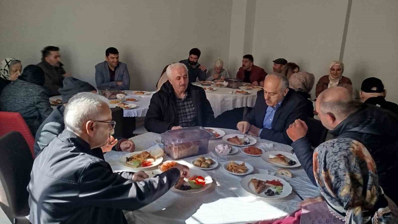 Bayburt’ta huzurevi sakinleri yakınlarıyla kahvaltıda buluştu