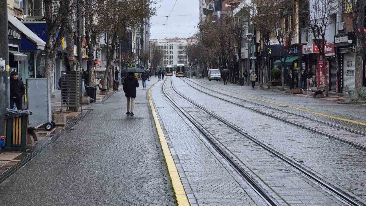 Bayramın 2’nci günü kent meydanı sessizliğe büründü