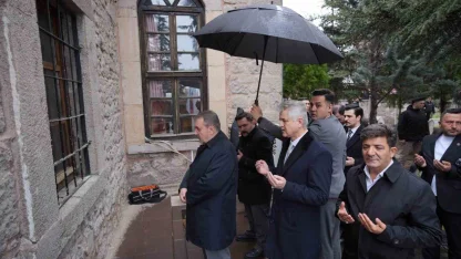 BBP Genel Başkanı Destici, Muhsin Yazıcıoğlu’nun kabrini ziyaret etti