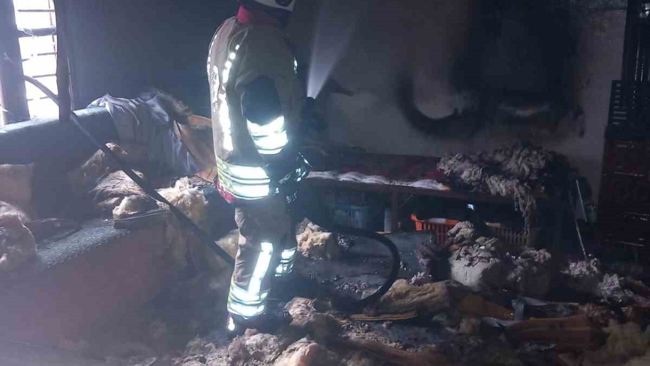 Belen’de yanan ev kullanılmaz hale geldi