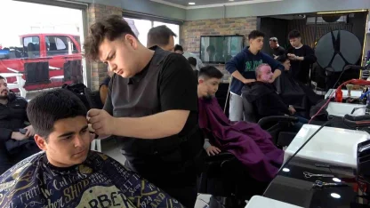 Berberlerde bayram tıraşı mesaisi: "Sabaha kadar devam ediyoruz"