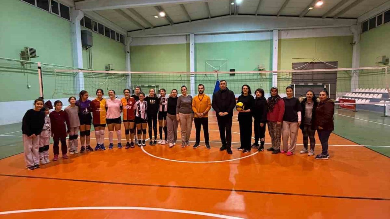 Beylikova’da Anne-Kız Voleybol Turnuvası büyük ilgi gördü