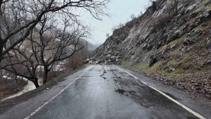 Beytüşşebap’ta heyelan nedeniyle 11 yerin yolu ulaşıma kapandı