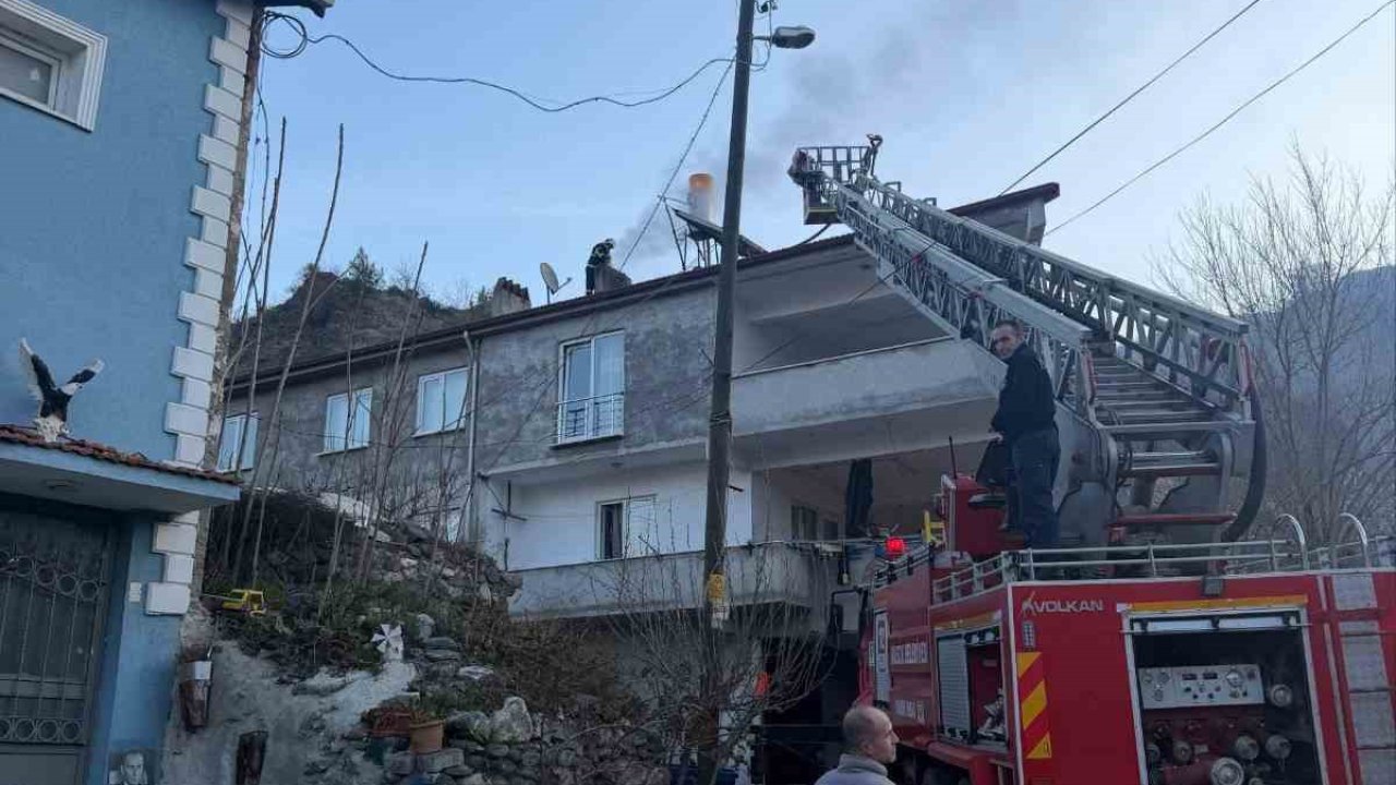 Bilecik’te evin bacasında çıkan yangın korkuttu