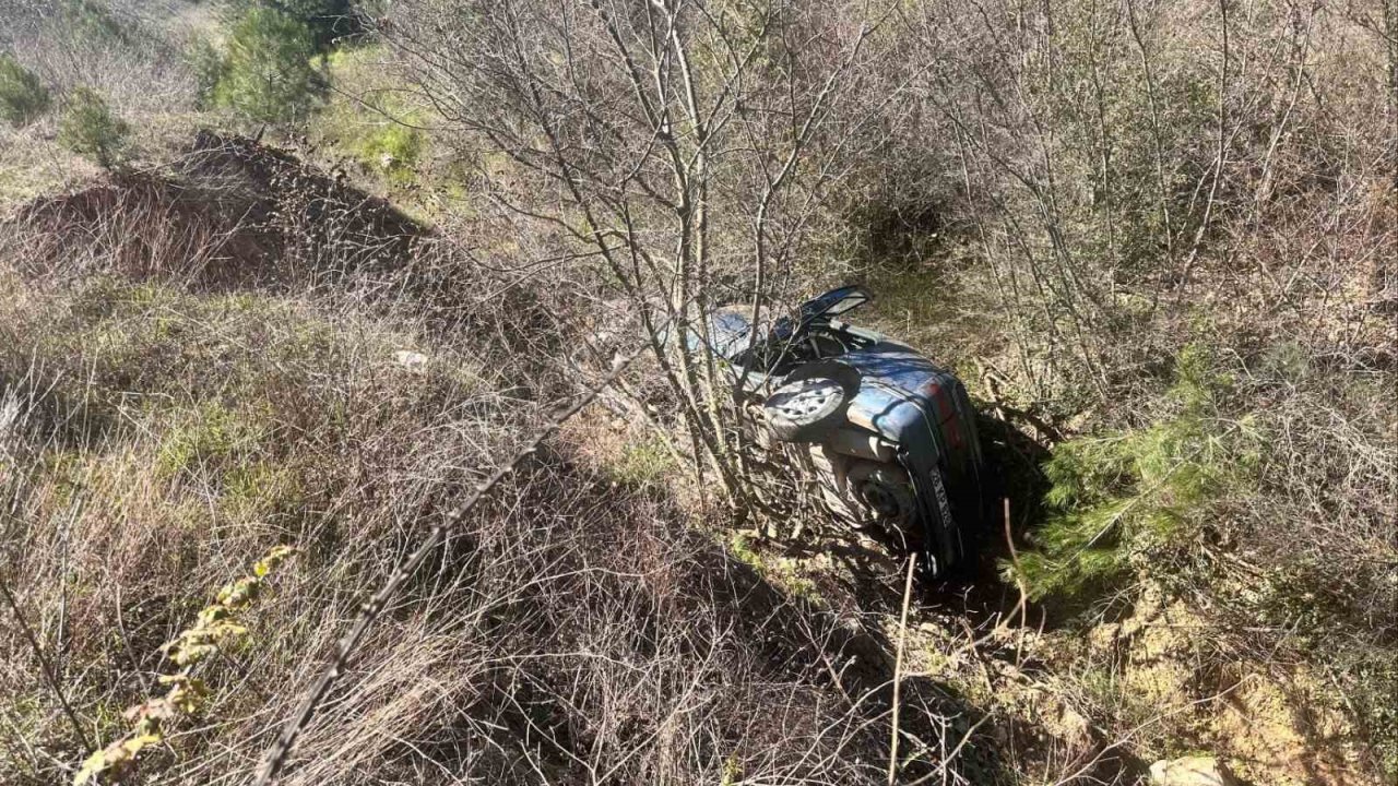 Bilecik’te otomobil dereye uçtu, 1 kişi yaralandı