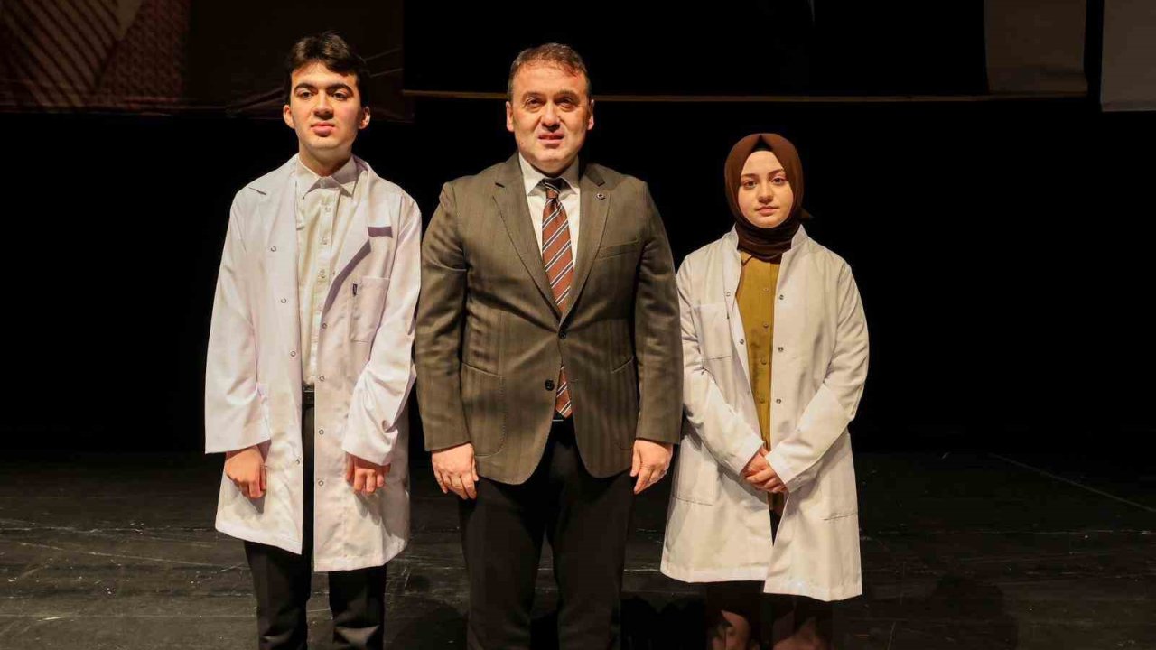 Bilecik’te Tıp Fakültesi öğrencileri beyaz önlüklerini giydi