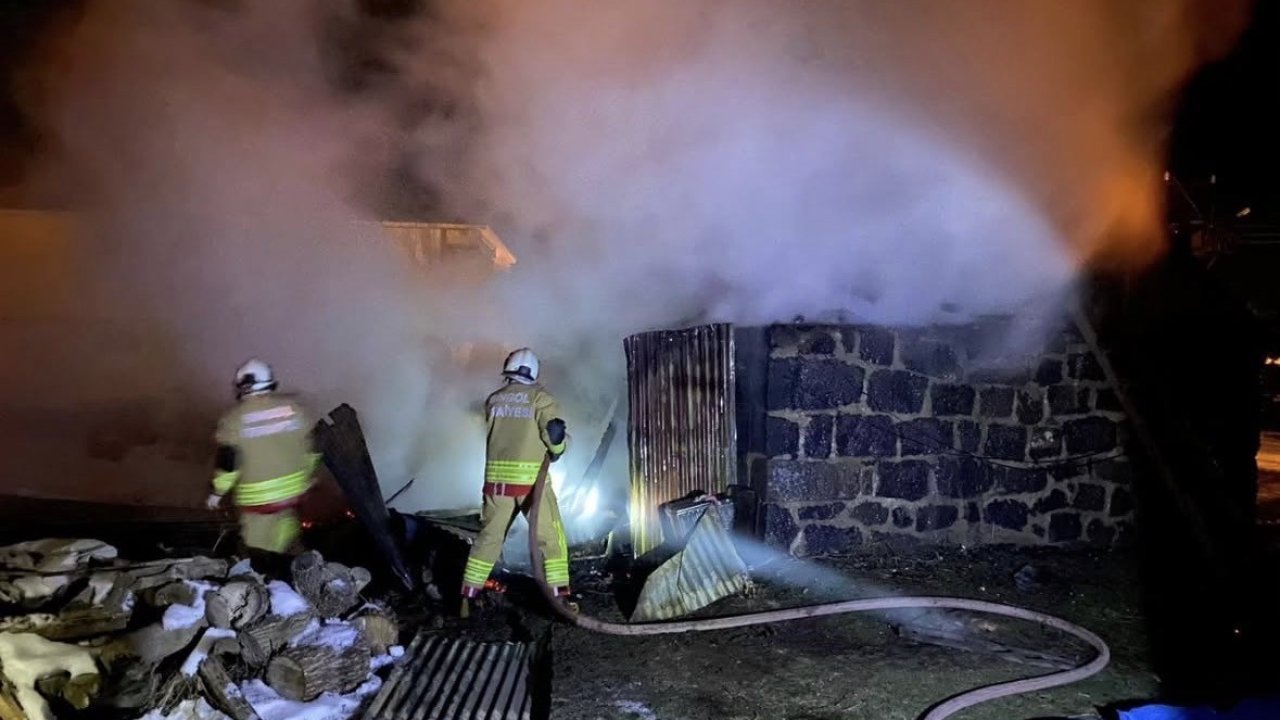 Bingöl’de odunlukta çıkan yangın paniğe neden oldu
