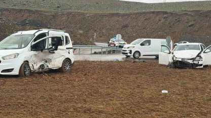 Bingöl’de trafik kazası: 12 yaralı